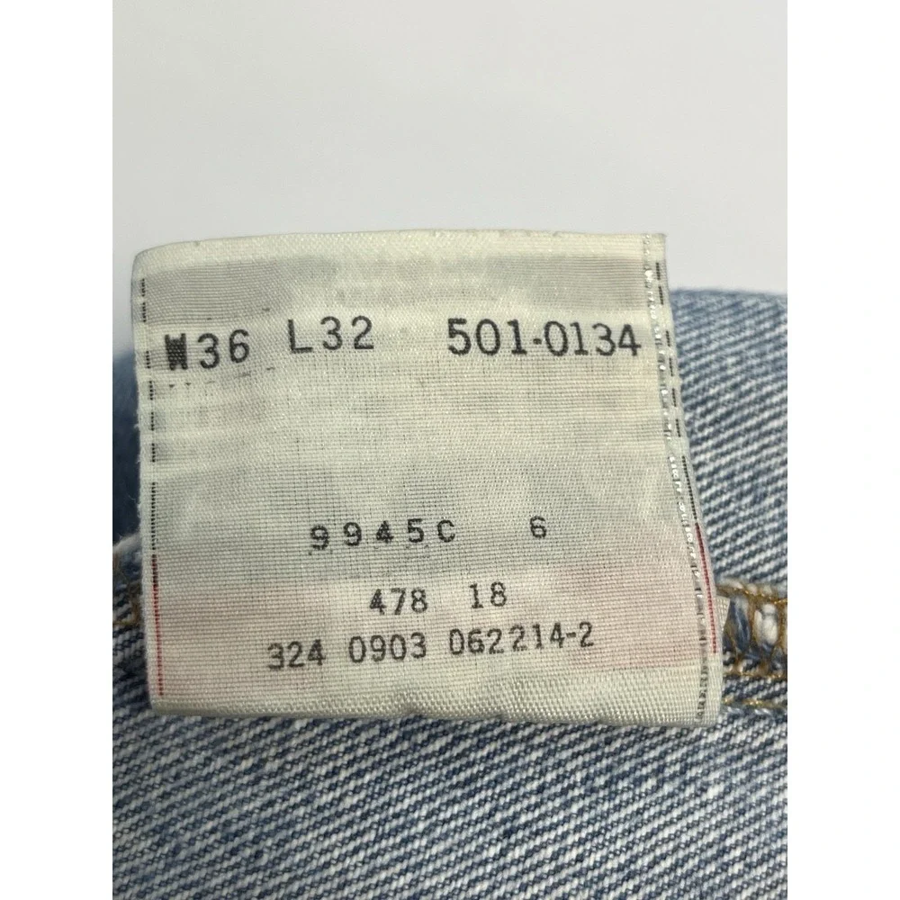 Levis 501 Jeans Mens 34x31 Blue Button Fly Medium Wash Denim Y2K Vintage